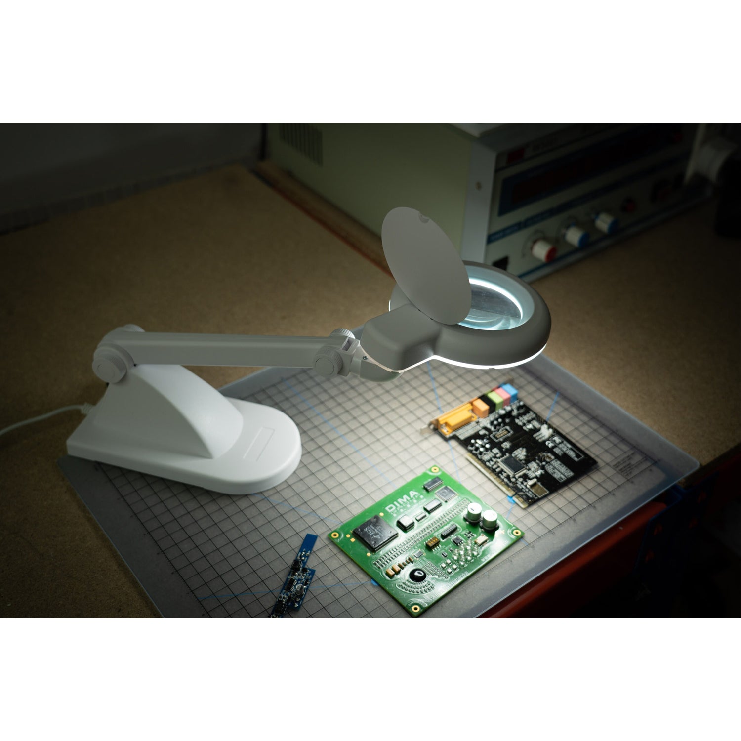Daylight LED Table Magnifying Lamp UN1050